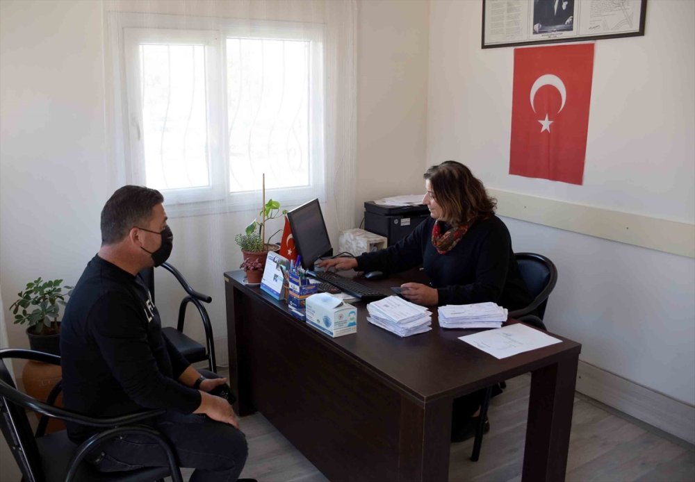 Aksaray'ın Tek Kadın Muhtarı 12 Yıl Önce Aldığı Mührü Kimseye Bırakmıyor