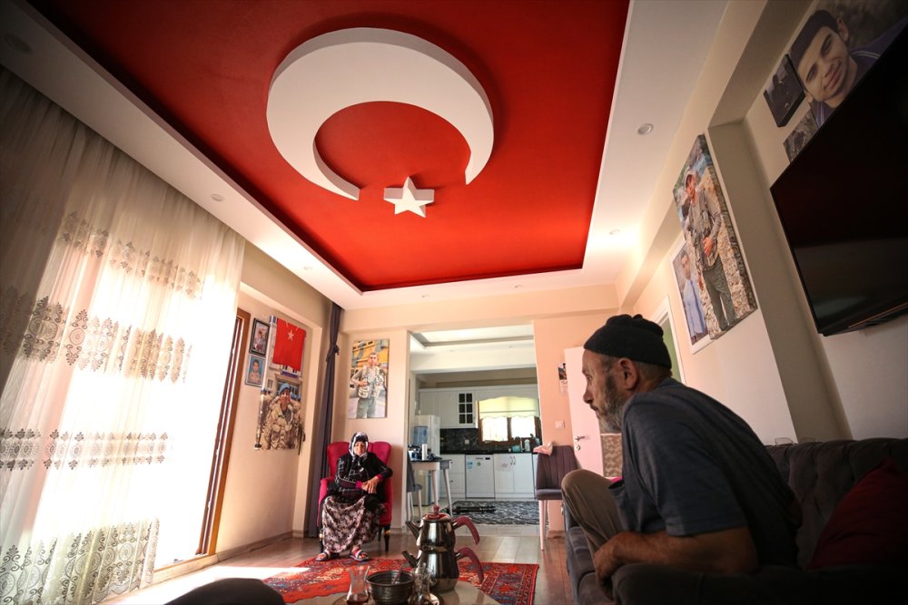 Şehit Ailesi, Evini Oğullarının Hatırası Eşya Ve Fotoğraflarla Donattı