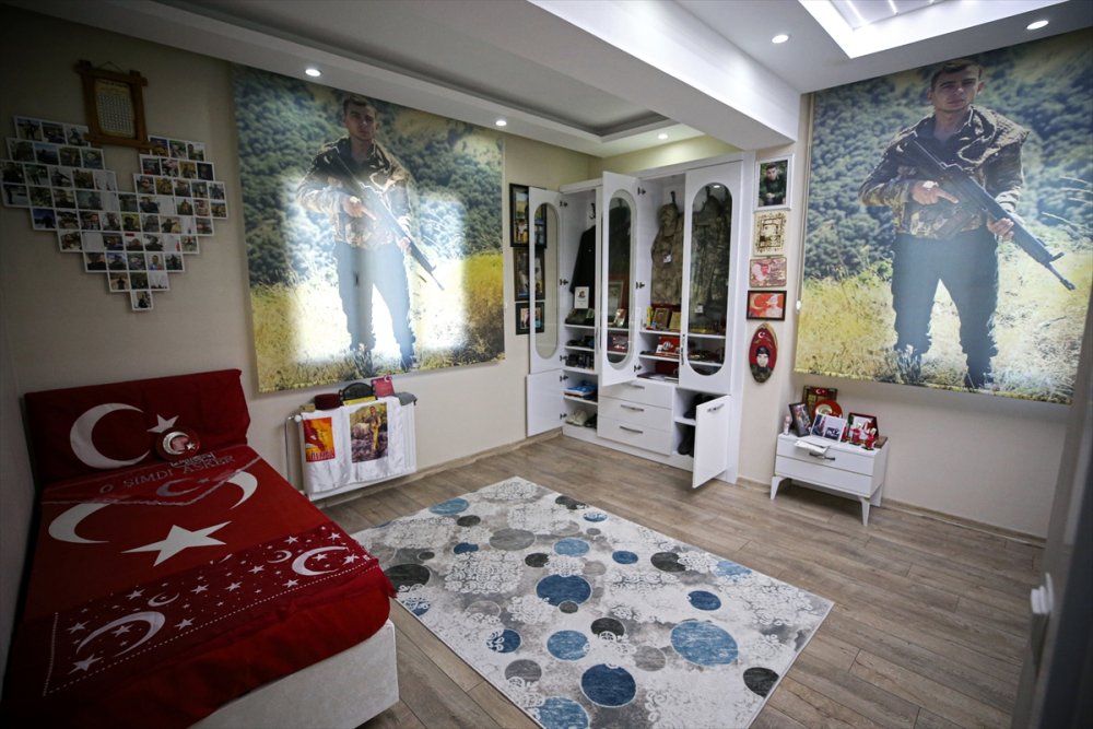 Şehit Ailesi, Evini Oğullarının Hatırası Eşya Ve Fotoğraflarla Donattı