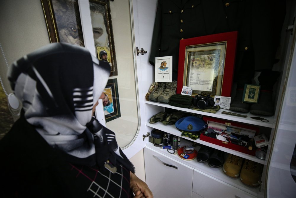 Şehit Ailesi, Evini Oğullarının Hatırası Eşya Ve Fotoğraflarla Donattı