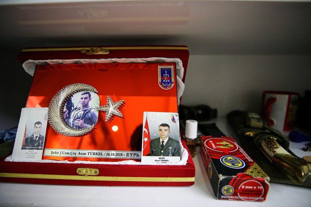Şehit Ailesi, Evini Oğullarının Hatırası Eşya Ve Fotoğraflarla Donattı