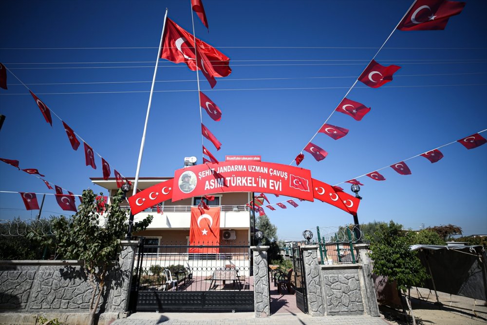 Şehit Ailesi, Evini Oğullarının Hatırası Eşya Ve Fotoğraflarla Donattı