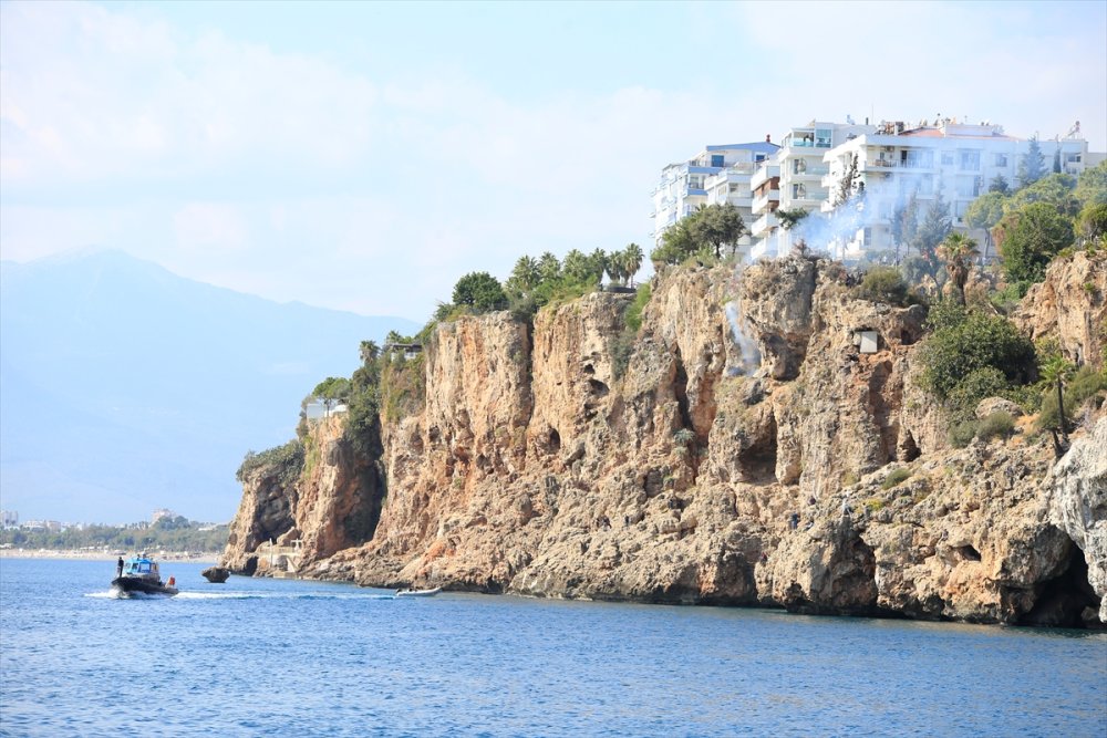 Antalya'da Falezlerden Düşen Kişi Yaralandı