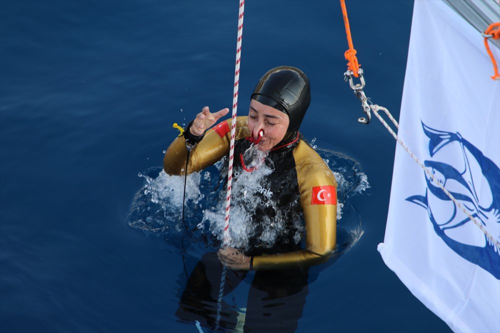 Şahika Ercümen 100 Metreye Dalarak Dünya Rekoru Kırdı