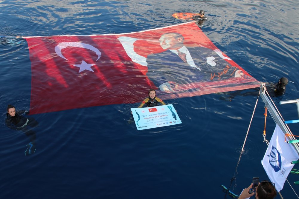 Şahika Ercümen 100 Metreye Dalarak Dünya Rekoru Kırdı