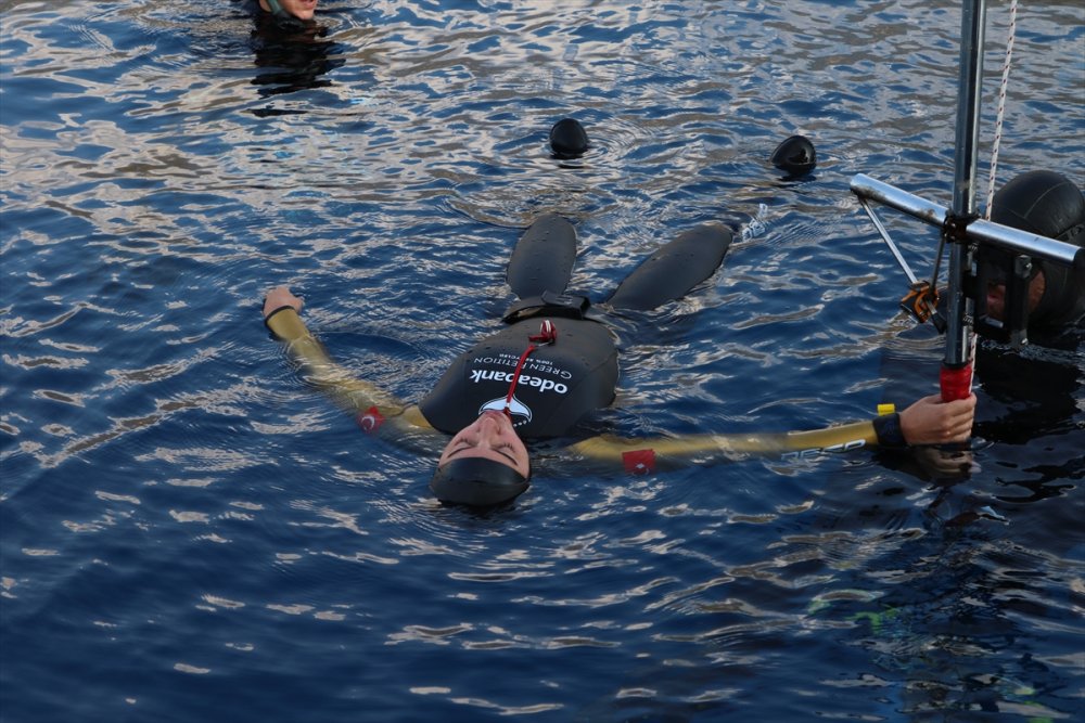 Şahika Ercümen 100 Metreye Dalarak Dünya Rekoru Kırdı