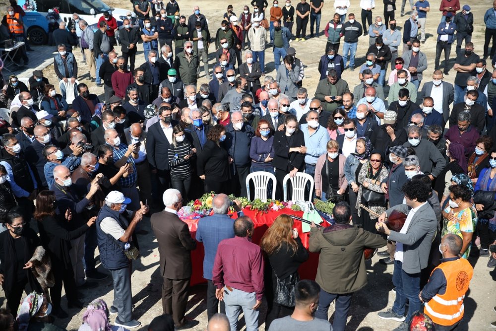 Sanatçı Musa Eroğlu'nun Eşinin Cenazesi Mut'ta Defnedildi