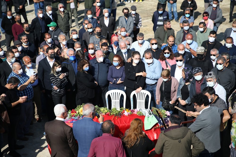 Sanatçı Musa Eroğlu'nun Eşinin Cenazesi Mut'ta Defnedildi