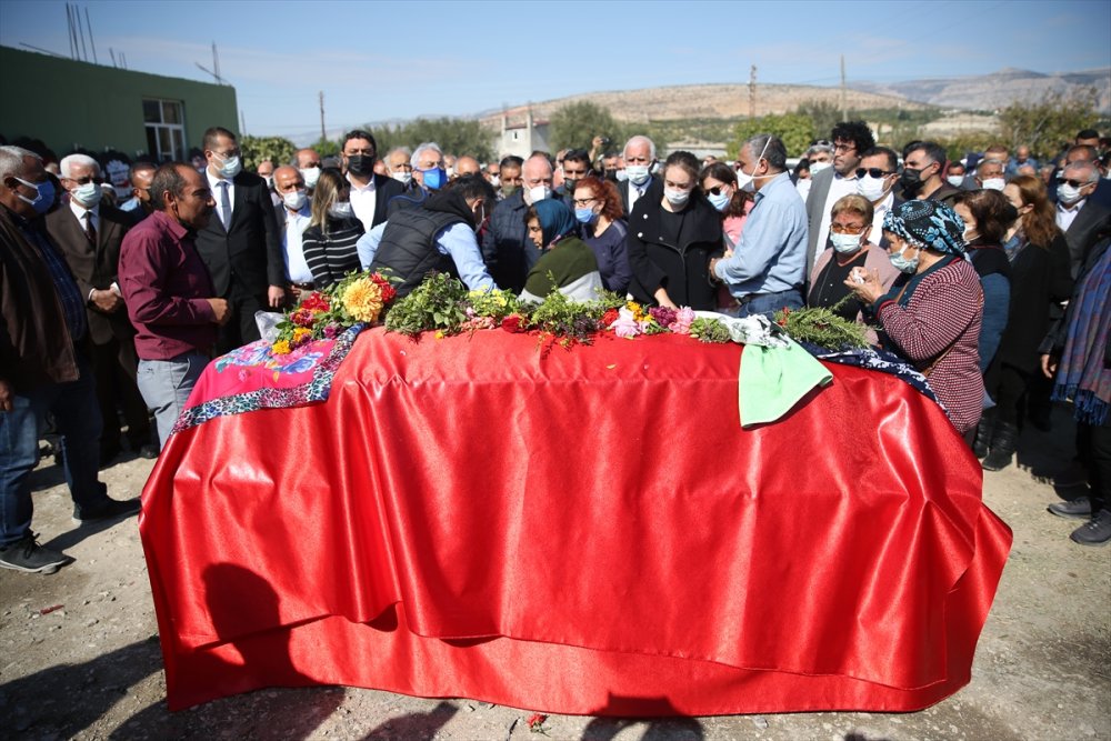 Sanatçı Musa Eroğlu'nun Eşinin Cenazesi Mut'ta Defnedildi