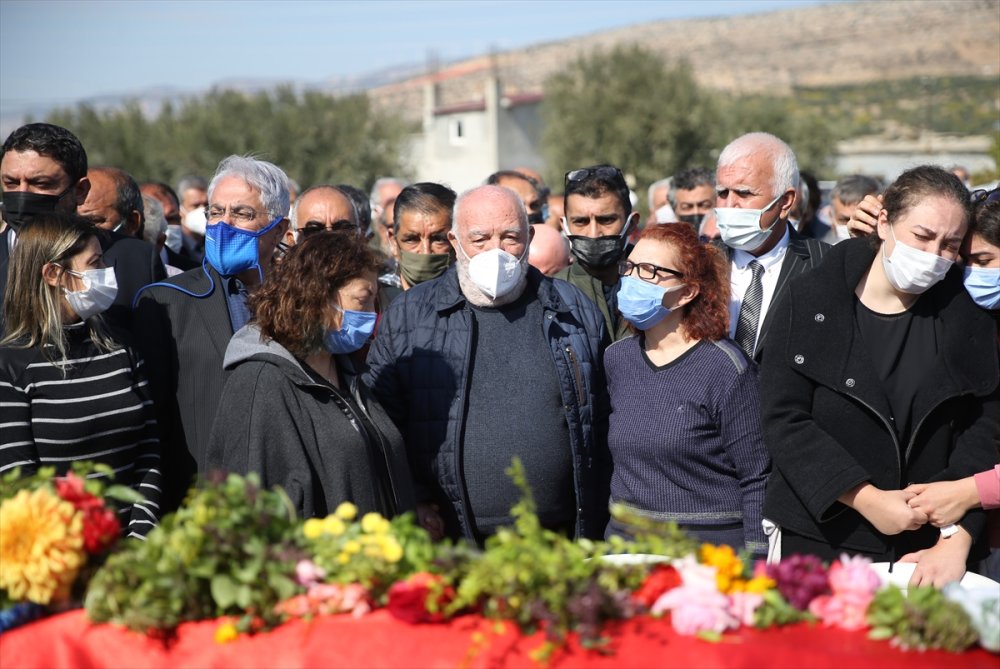 Sanatçı Musa Eroğlu'nun Eşinin Cenazesi Mut'ta Defnedildi