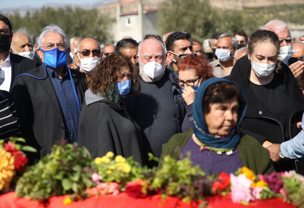 Sanatçı Musa Eroğlu'nun Eşinin Cenazesi Mut'ta Defnedildi