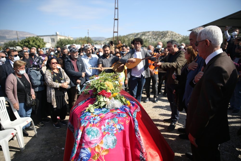 Sanatçı Musa Eroğlu'nun Eşinin Cenazesi Mut'ta Defnedildi