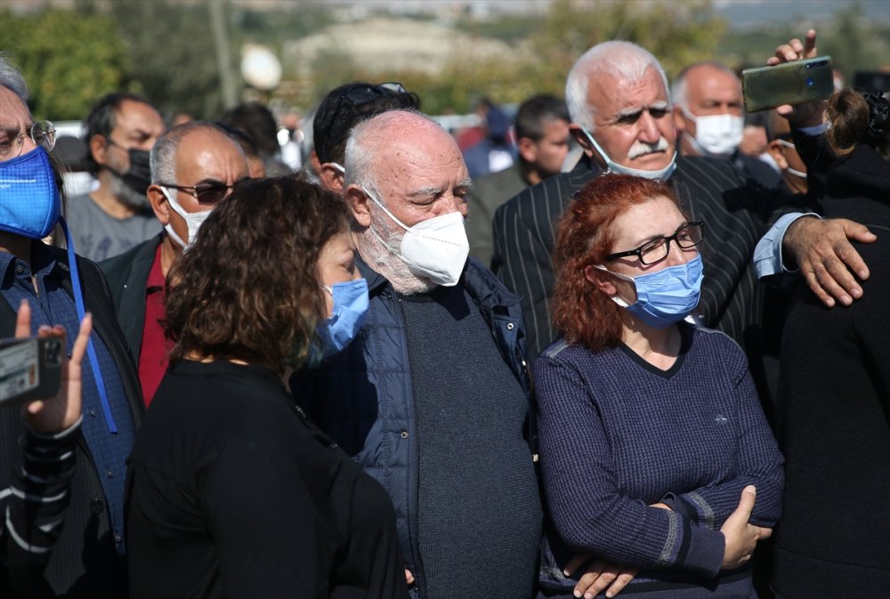 Sanatçı Musa Eroğlu'nun Eşinin Cenazesi Mut'ta Defnedildi