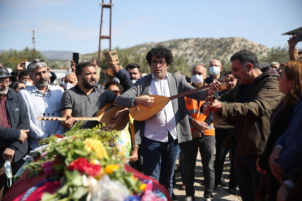 Sanatçı Musa Eroğlu'nun Eşinin Cenazesi Mut'ta Defnedildi