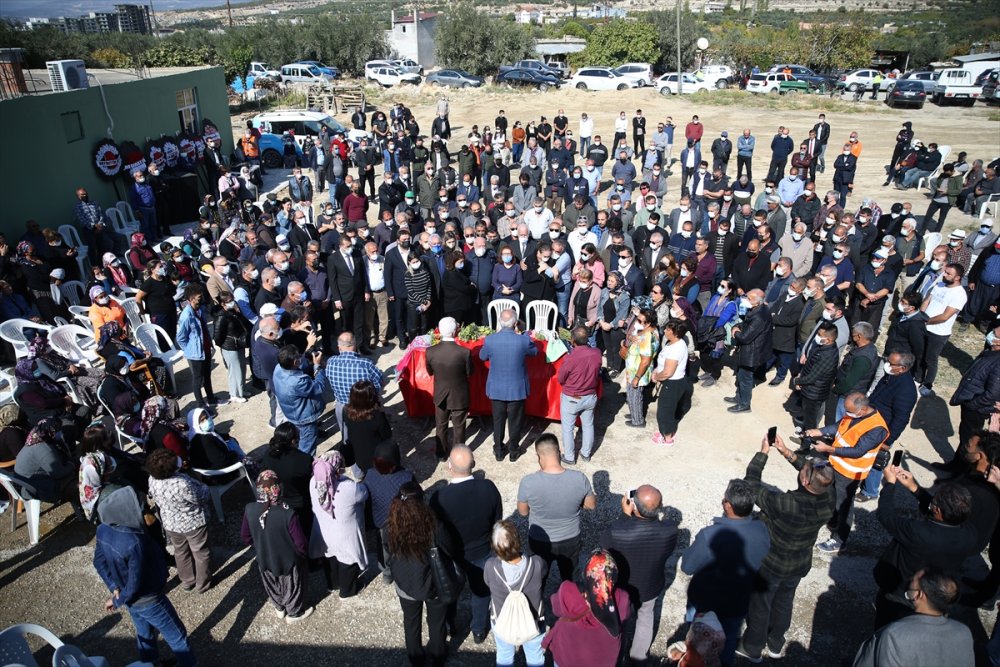 Sanatçı Musa Eroğlu'nun Eşinin Cenazesi Mut'ta Defnedildi