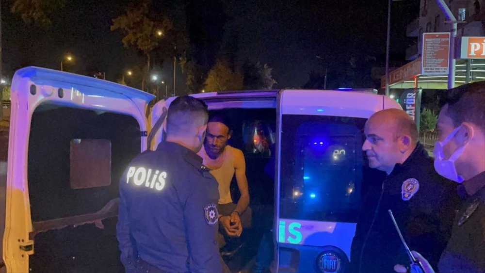 Antalya'da Kız Arkadaşını Bıçaklayan Kişi Gözaltına Alındı