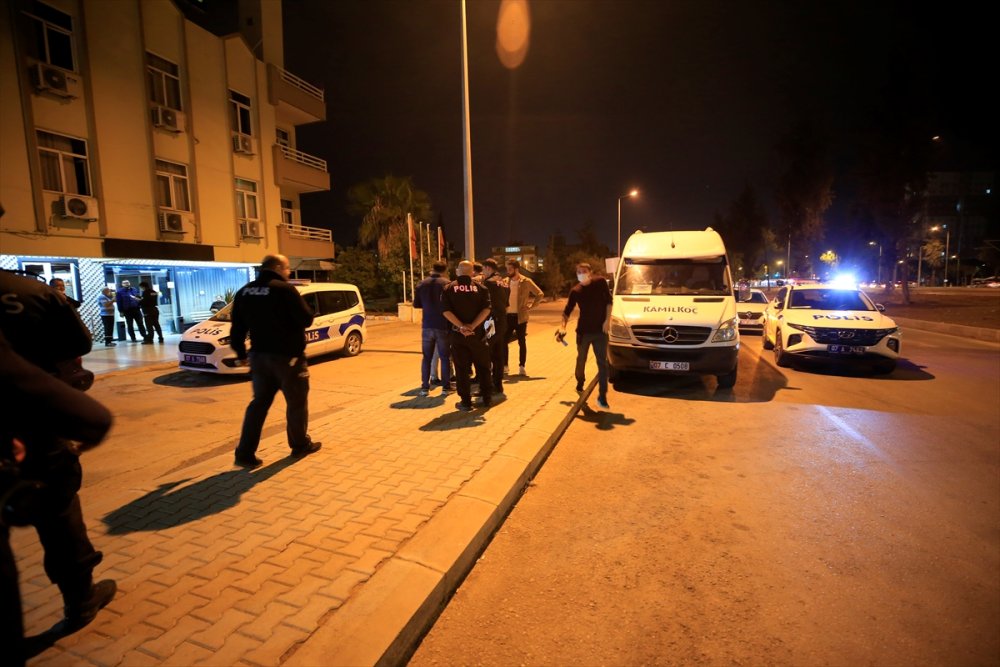 Antalya'da Kız Arkadaşını Bıçaklayan Kişi Gözaltına Alındı