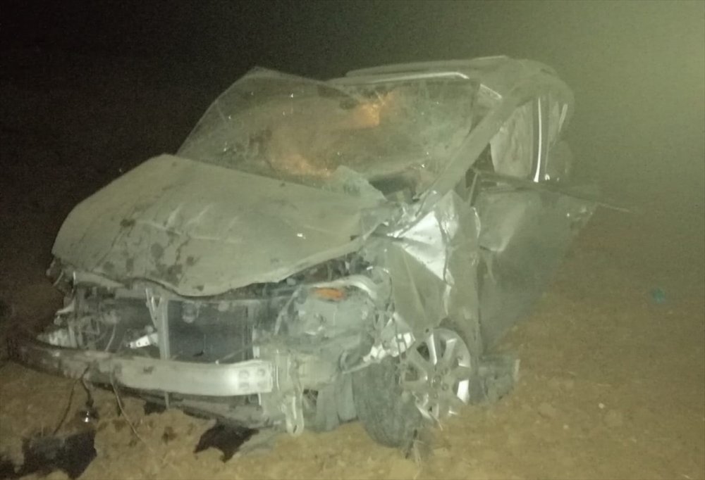 Konya'da Yük Trenine Çarpan Otomobildeki 5 Kişi Yaralandı