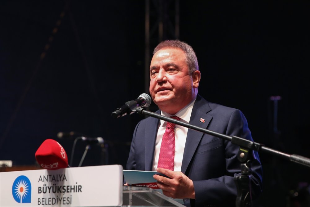 Antalya'da Cumhuriyet'in 98. Yıl Dönümü Fener Alayıyla Kutlandı