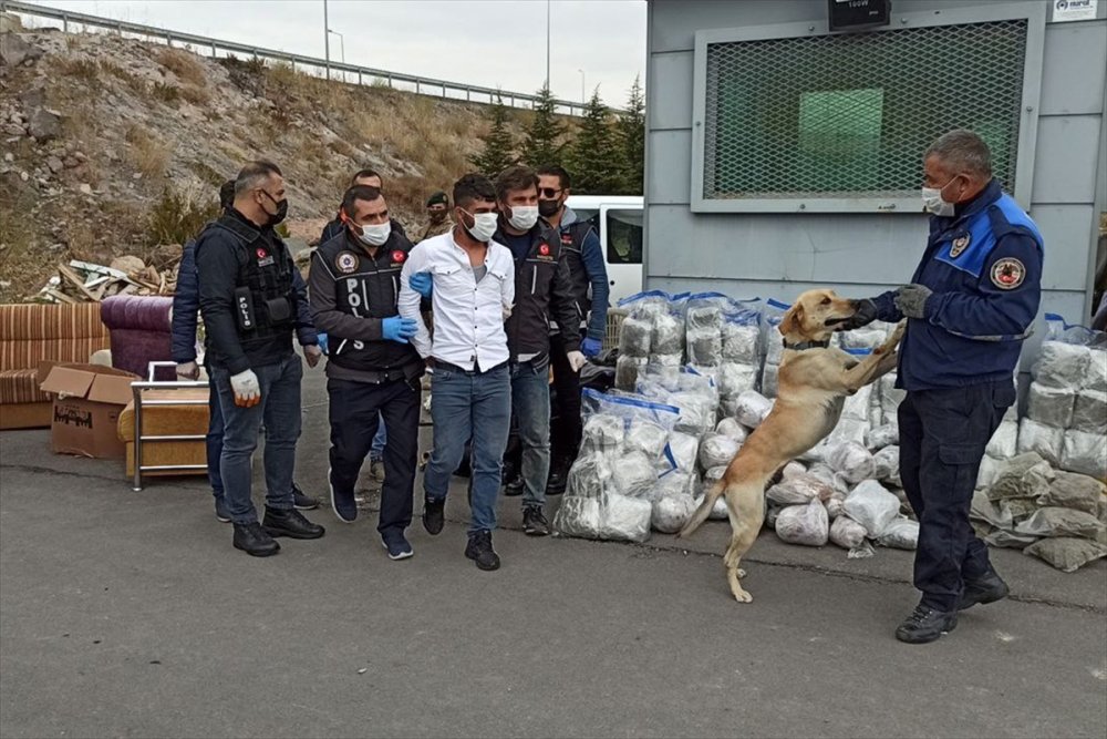 Kayseri'de Kamyonette 100 Kilogram Esrar Bulundu