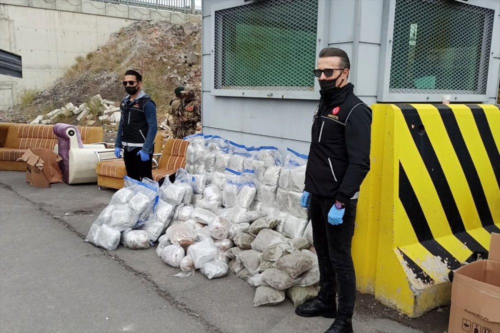 Kayseri'de Kamyonette 100 Kilogram Esrar Bulundu