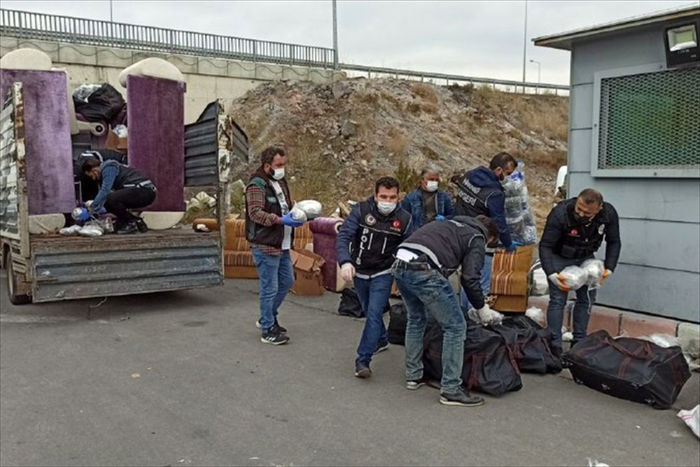 Kayseri'de Kamyonette 100 Kilogram Esrar Bulundu