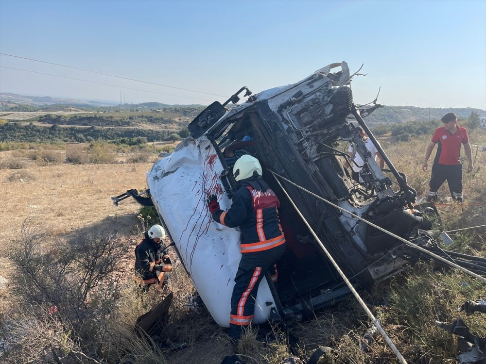 Mersin'de İki Tırın Çarpışması Sonucu 2 Kişi Yaralandı