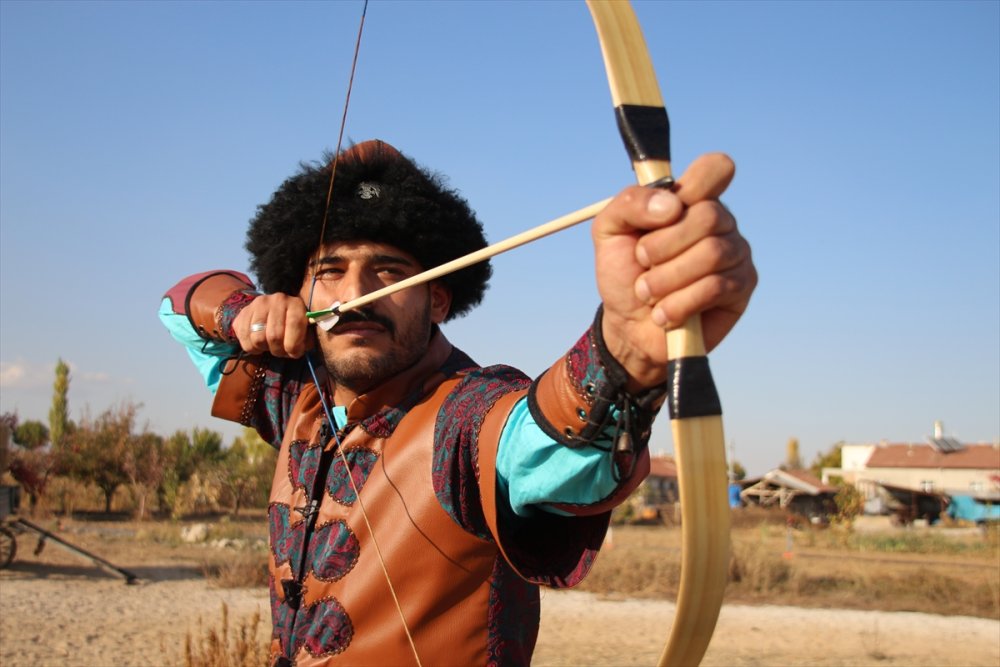 Bilgisayar Oyunu İle Başlayan Merak Eğitmen Yaptı