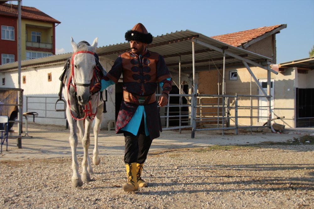 Bilgisayar Oyunu İle Başlayan Merak Eğitmen Yaptı