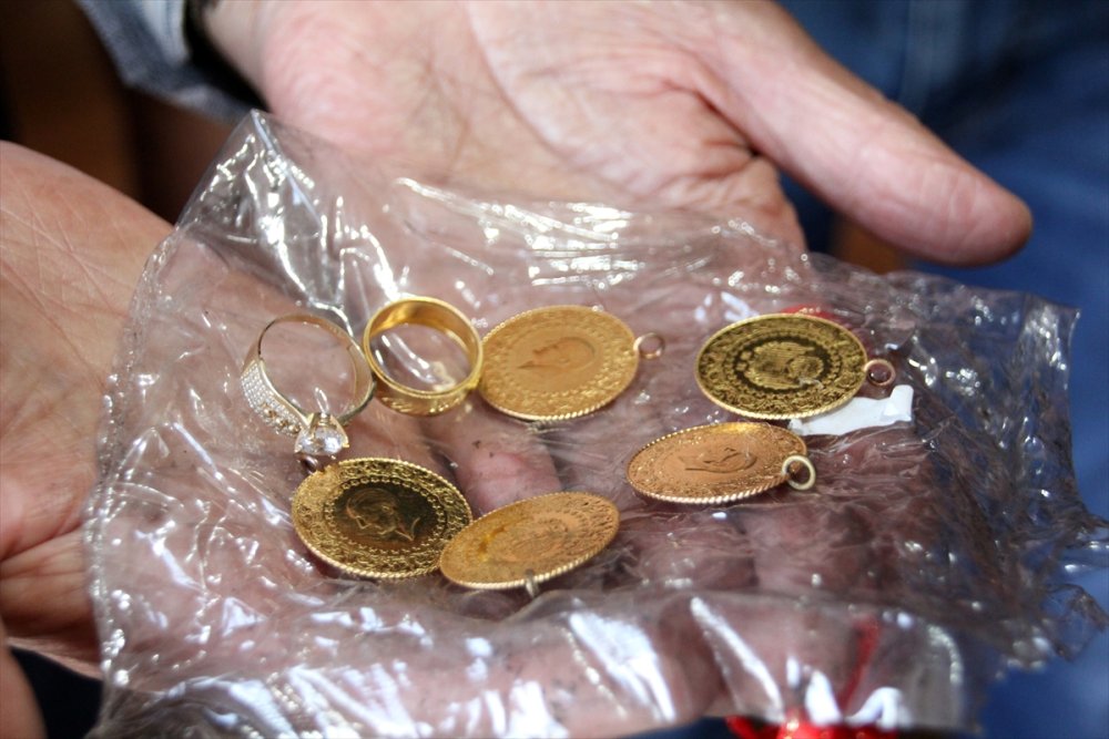 Altınlarını Saklardan Az Daha Kaybediyorlardı