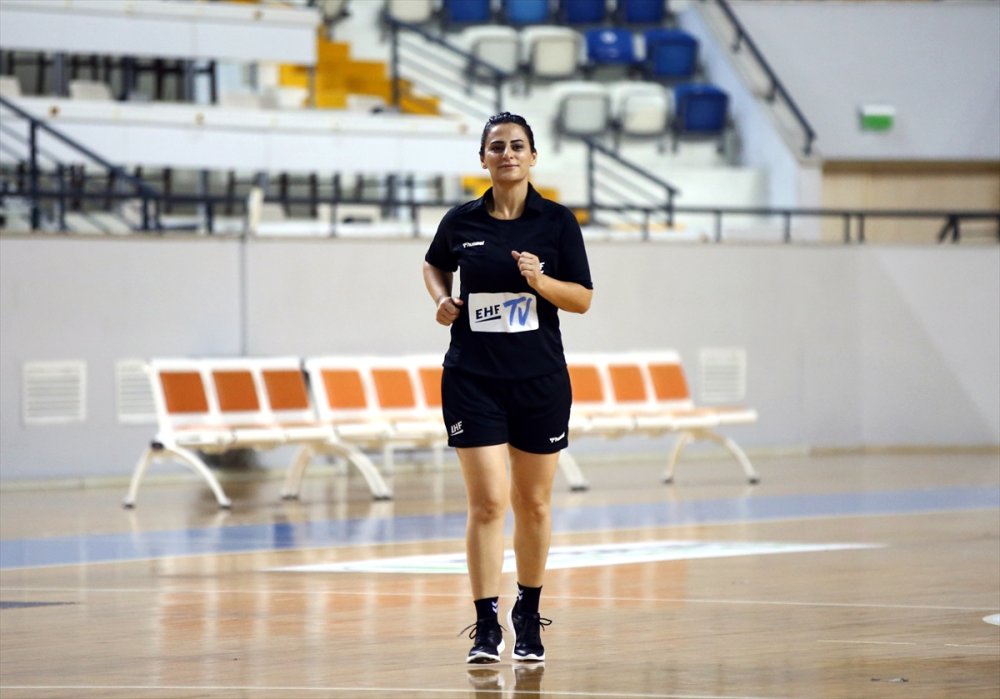 Kadın Hentbol Hakeminin Hedefi Şampiyonlar Ligi Finali Yönetmek