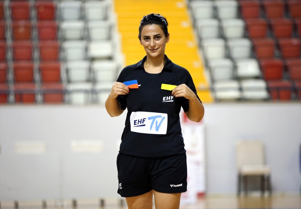 Kadın Hentbol Hakeminin Hedefi Şampiyonlar Ligi Finali Yönetmek