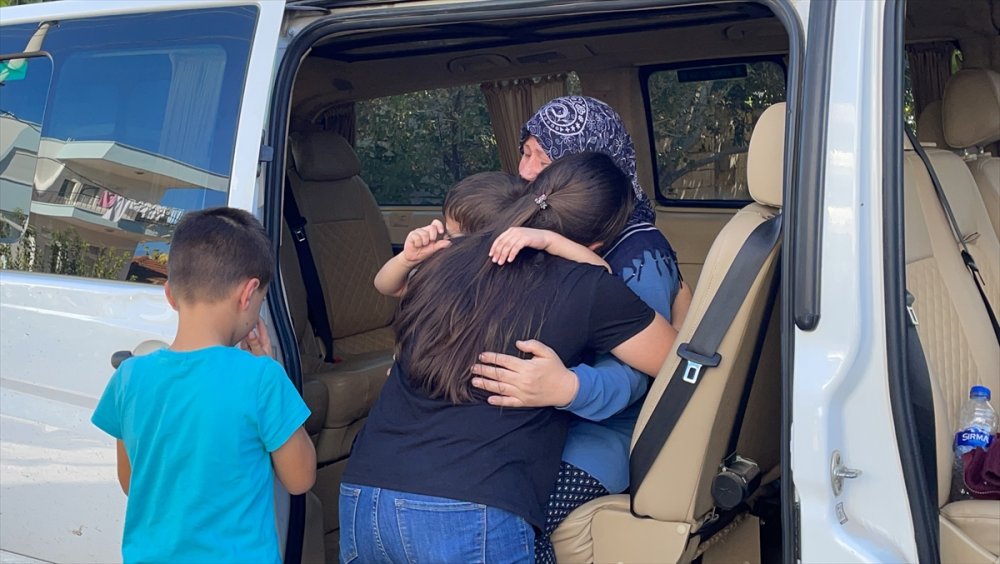 Torunları İçin Alevlerin Arasına Daldı