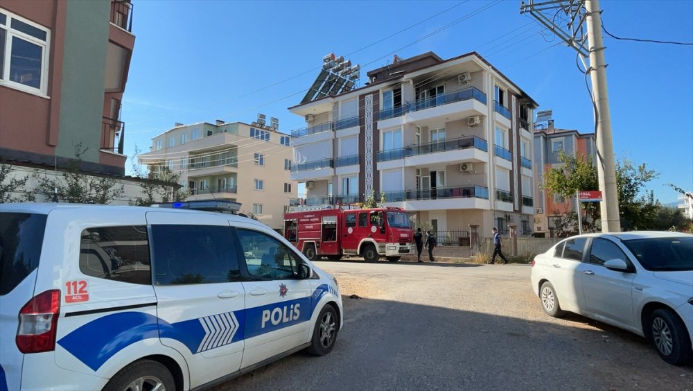 Torunları İçin Alevlerin Arasına Daldı