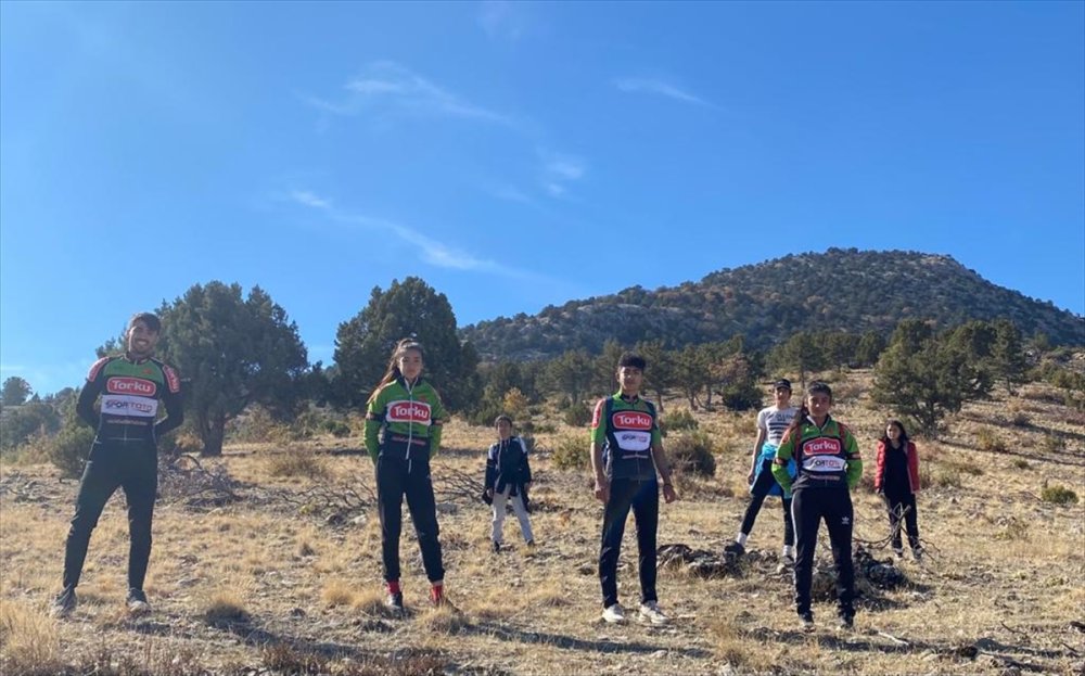 Toroslar'ın Zirvesindeki Türk Bayrağı Değişimi