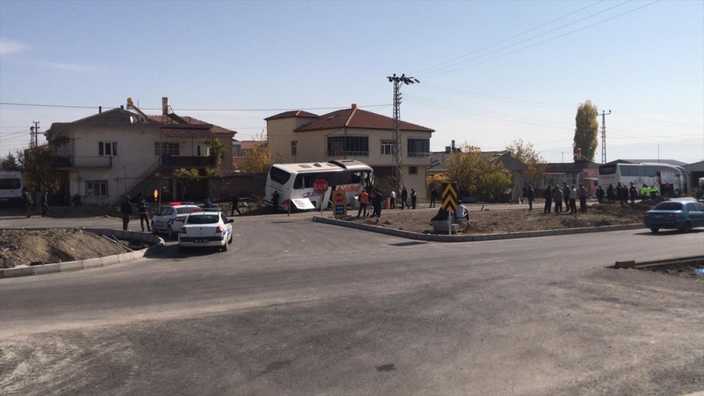 Kayseri'de Feci Kazada 1 Kişi Öldü, 10 Kişi Yaralandı