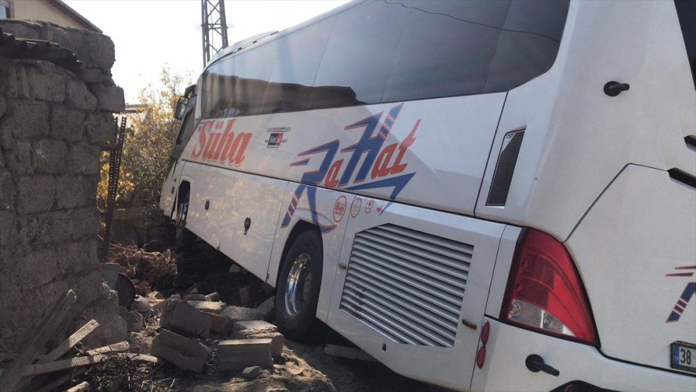 Kayseri'de Feci Kazada 1 Kişi Öldü, 10 Kişi Yaralandı