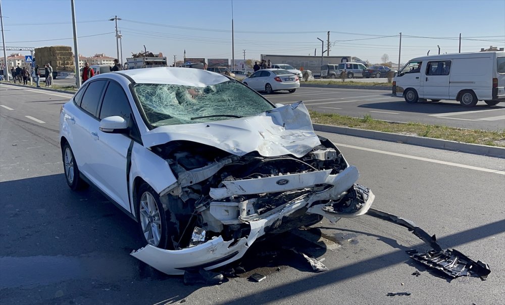 Aksaray'da Trafik Kazası: 2 Öldü, 1 Yaralı