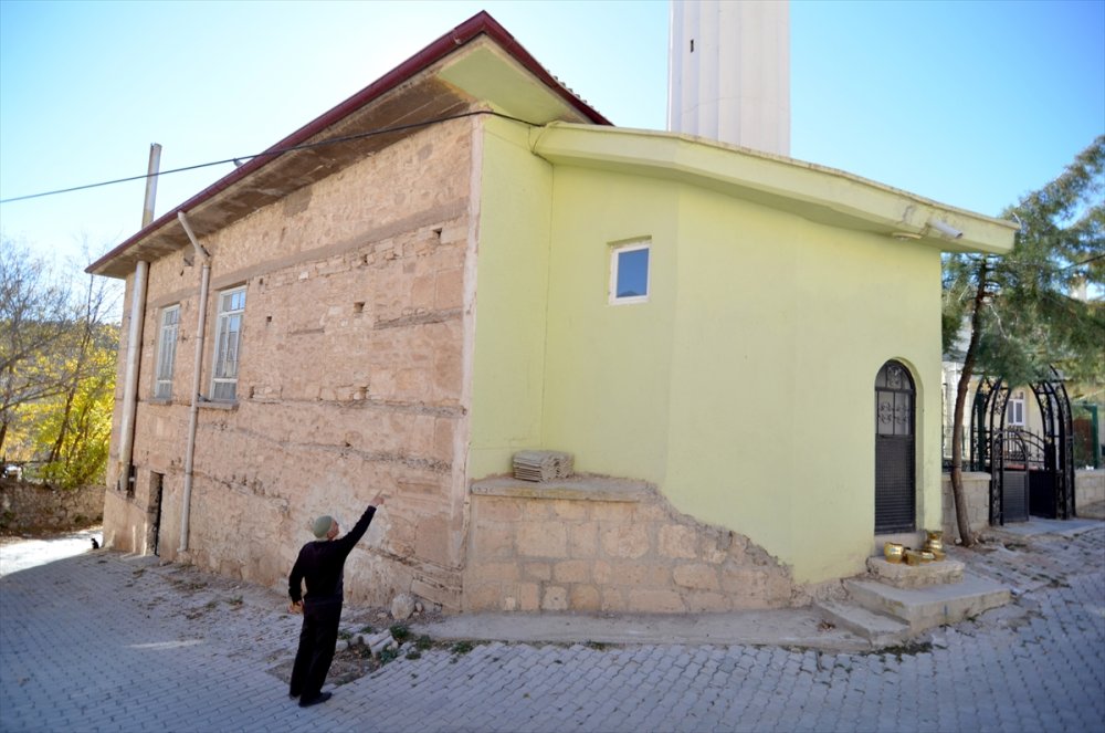 Afad, Konya'daki Depremden Etkilenen Mahalleye Çadır Kurdu
