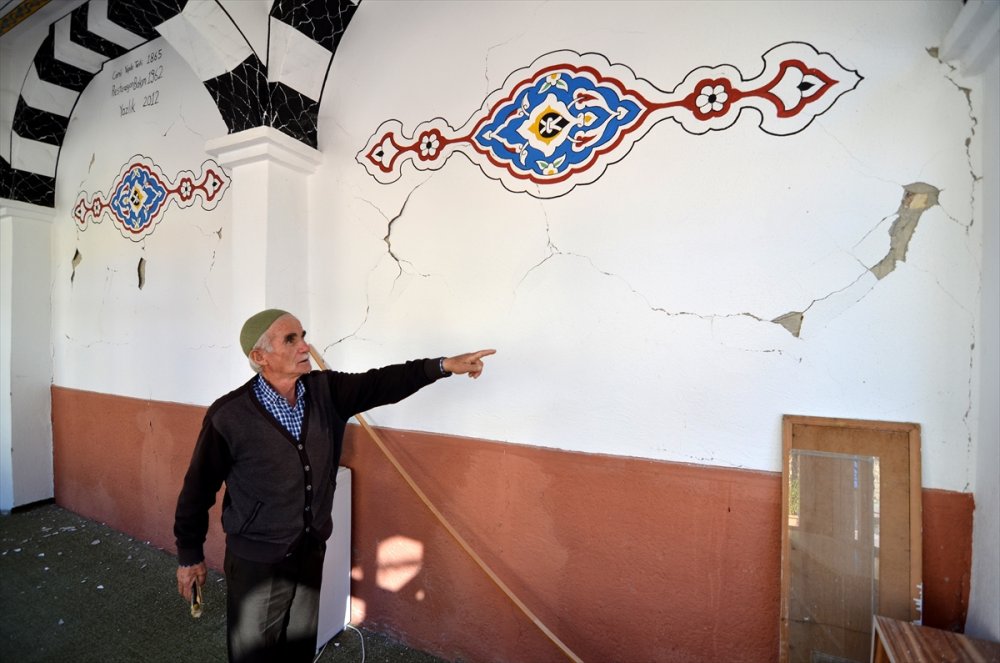 Afad, Konya'daki Depremden Etkilenen Mahalleye Çadır Kurdu