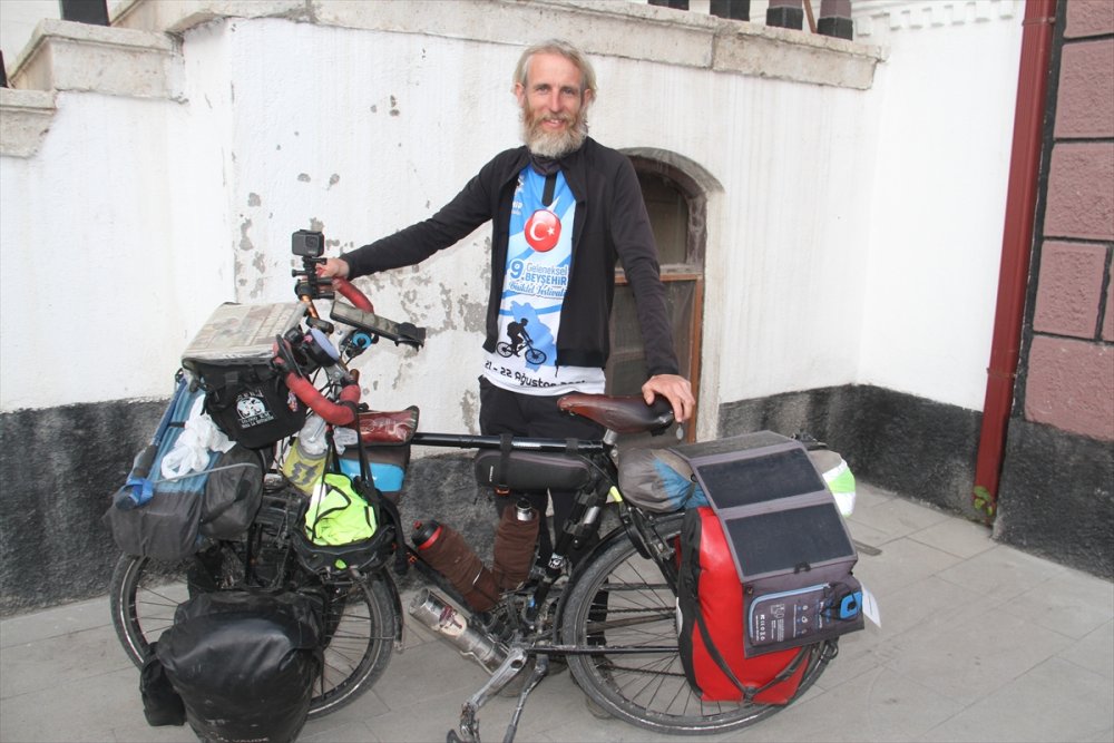 Afrikalı Çocuklar İçin Pedal Çeviren İspanyol Turist Konya'da Mola Verdi