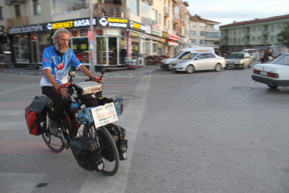 Afrikalı Çocuklar İçin Pedal Çeviren İspanyol Turist Konya'da Mola Verdi