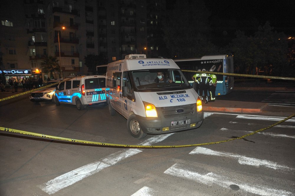 Antalya'da Halk Otobüsünün Çarptığı Çocuk Hayatını Kaybetti
