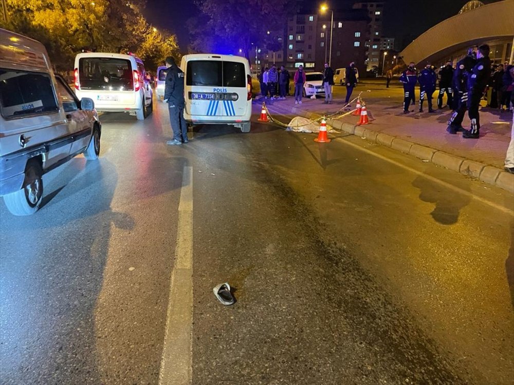 Kayseri'de Minibüsün Çarptığı Kadın Hayatını Kaybetti