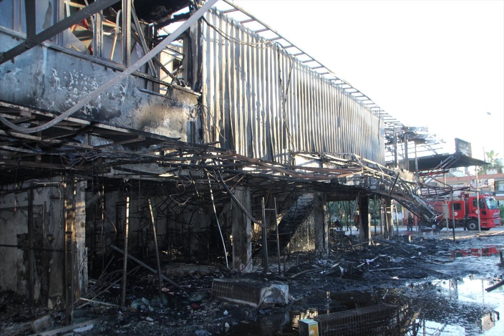 Antalya'da İş Yeri Küle döndü
