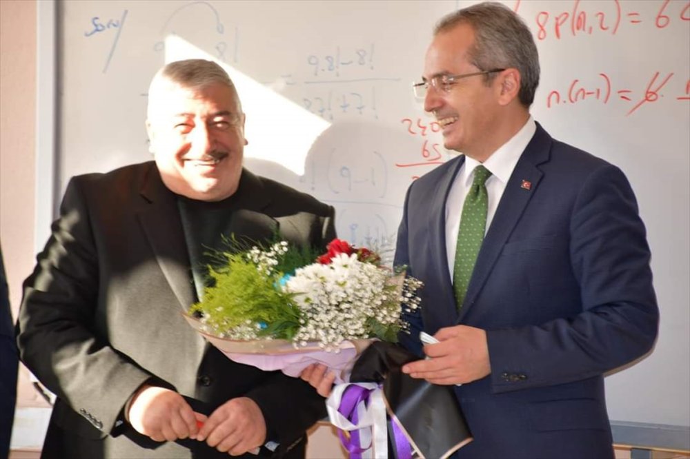 Emekli Olan Öğretmene Sürpriz Uğurlama