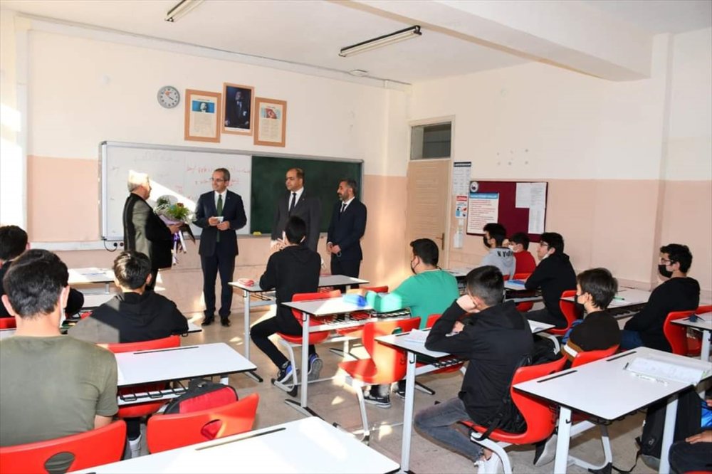 Emekli Olan Öğretmene Sürpriz Uğurlama