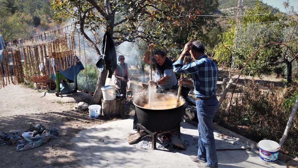 Karaman'da Pekmez ve Cevizin Harika Uyumu
