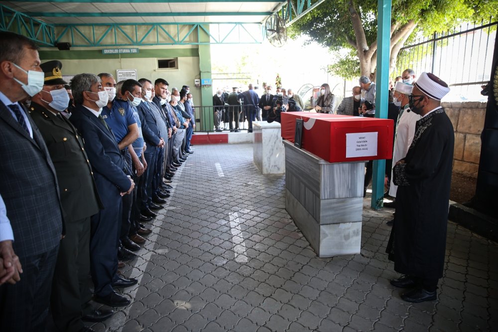 Tarsus'ta Şehit Celal Esen Toprağa Verildi