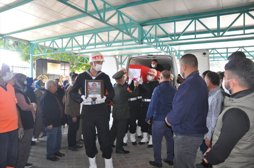 Tarsus'ta Şehit Celal Esen Toprağa Verildi